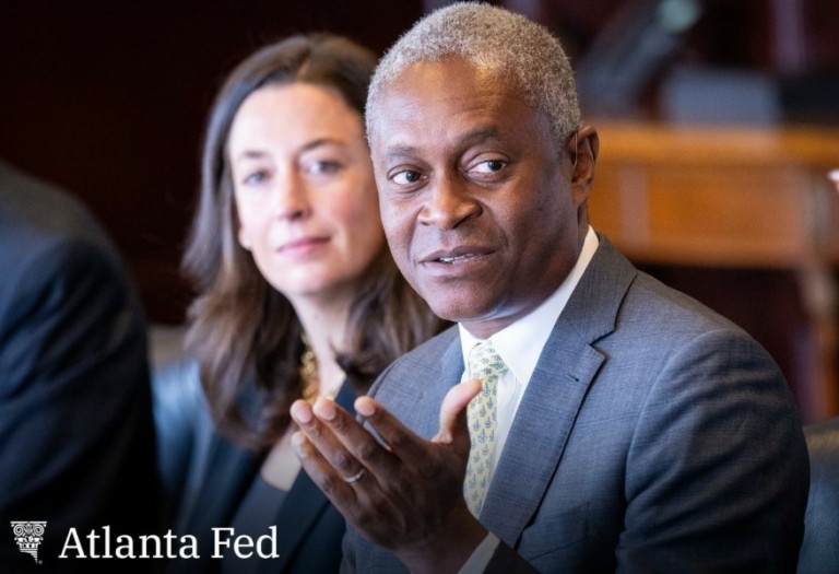 Μια ακόμη αποχώρηση από την Ομοσπονδιακή Τράπεζα – Ο Ραφαέλ Μπόστις φεύγει από τη Fed Atlanta