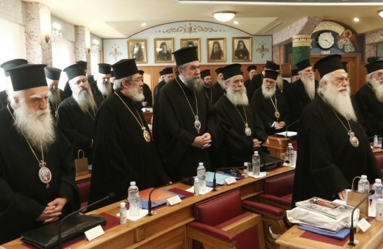 Γάμος ομόφυλων ζευγαριών: Ομόφωνα «όχι» από την Ιερά Σύνοδο