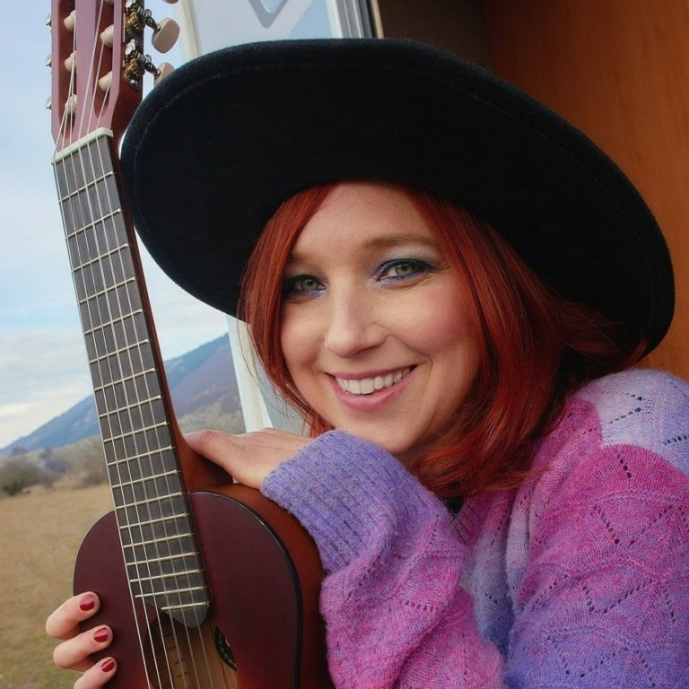 Ιταλία: Ηχογράφησε άλμπουμ στο τροχόσπιτο και με τη χρήση ηλιακής ενέργειας (vid)