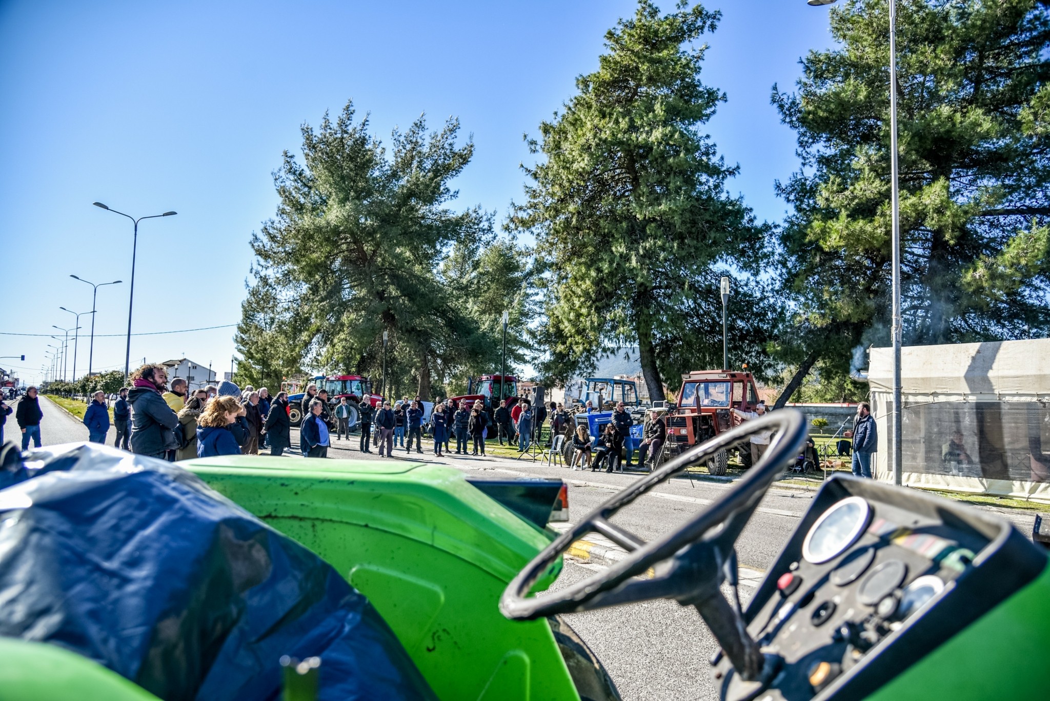 Κινητοποιήσεις αγροτών: Μισάωροι αποκλεισμοί στις εθνικές οδούς