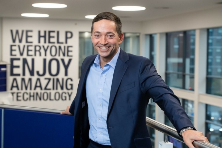 Άλεξ Μπάλντοκ (Currys): Eξαπολύει πυρά για την αύξηση μισθών και φόρων