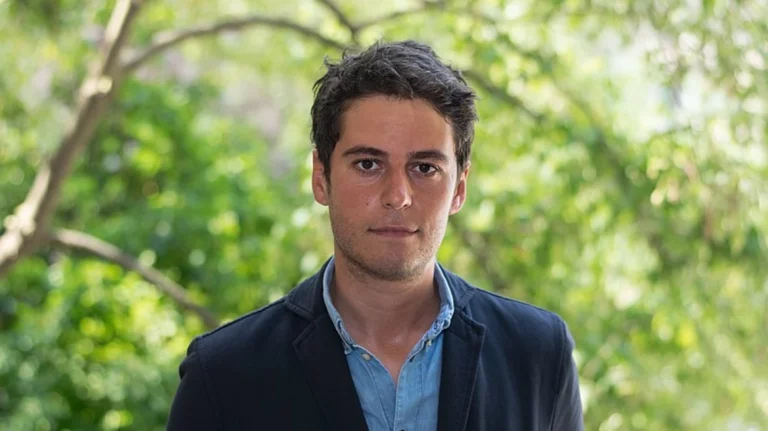 Γαλλία: Νέος πρωθυπουργός ο Γκαμπριέλ Ατάλ, νυν υπουργός Παιδείας