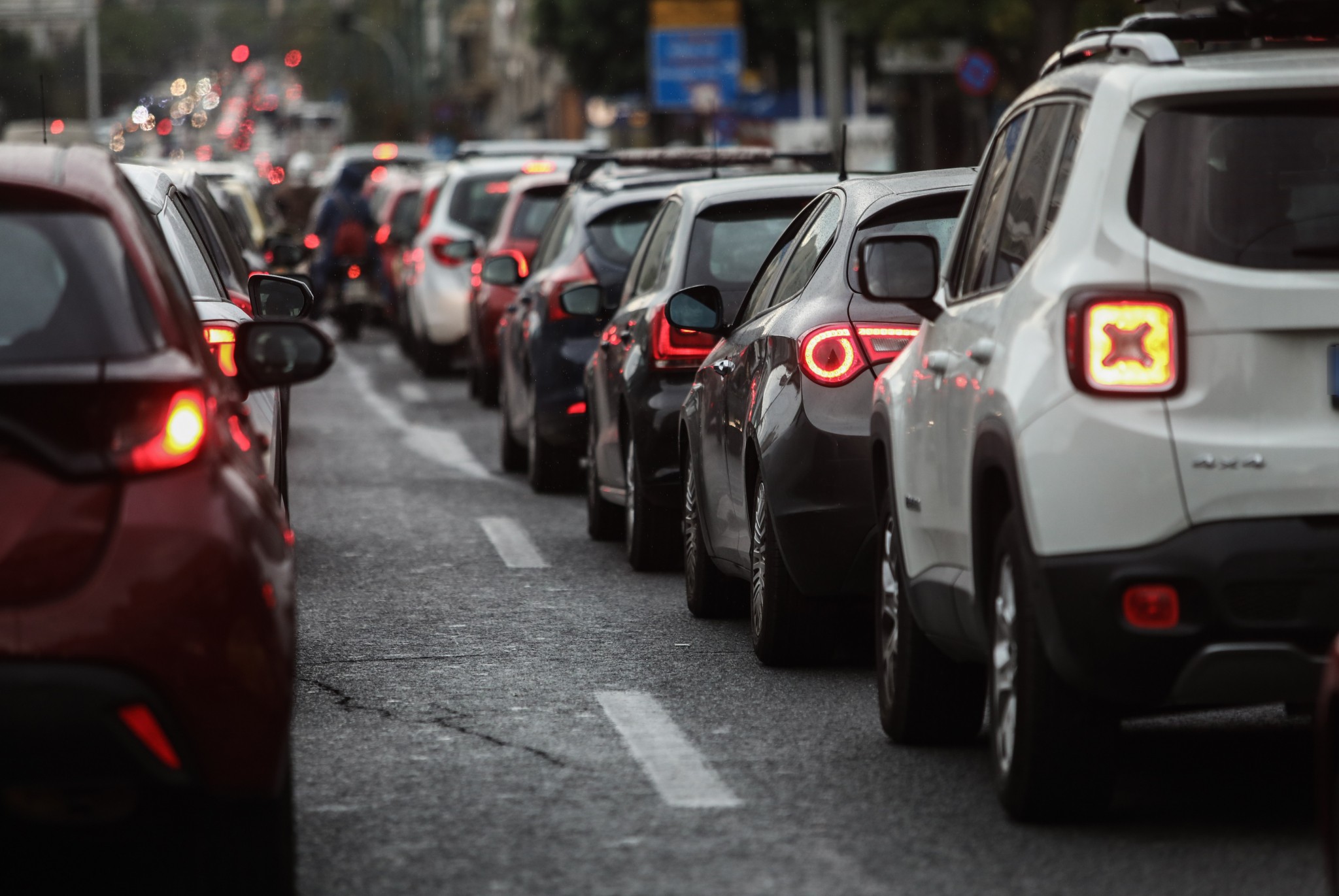 Euro 7: Εγκρίθηκαν τα μέτρα για τη μείωση των εκπομπών καυσαερίων από τα αυτοκίνητα