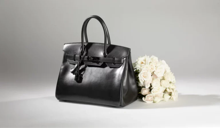 Birkin bag: H εμβληματική τσάντα εκτίθεται για πρώτη φορά στο Παρίσι