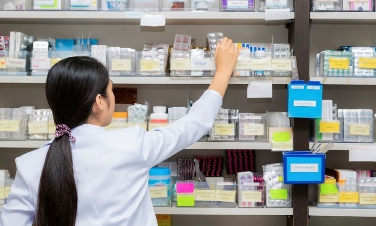 Πάνω από 10.000 φαρμακεία στη μάχη κατά του κορωνοϊού
