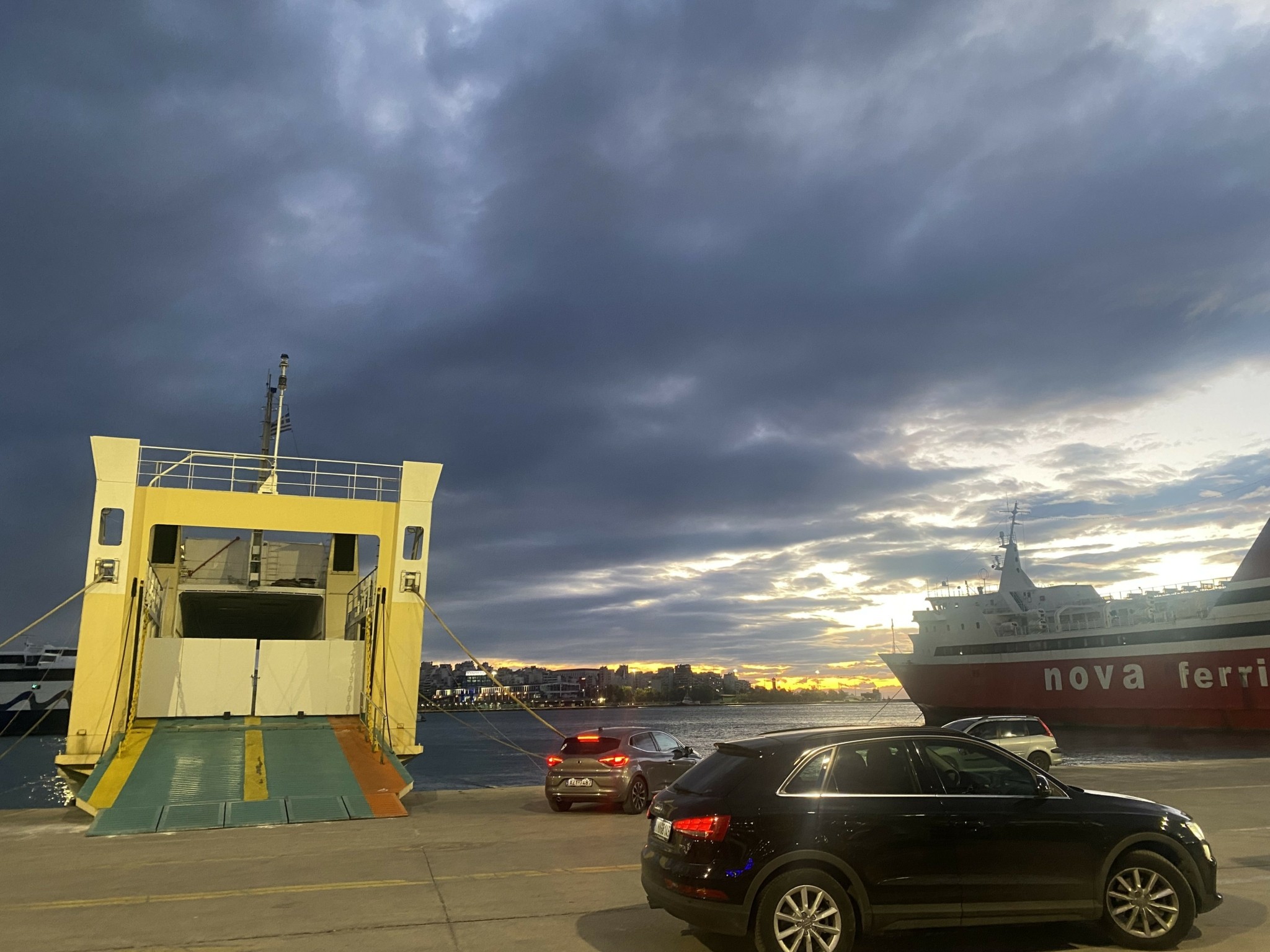 Κρουαζιερόπλοιο προσέκρουσε στο λιμάνι του Πειραιά