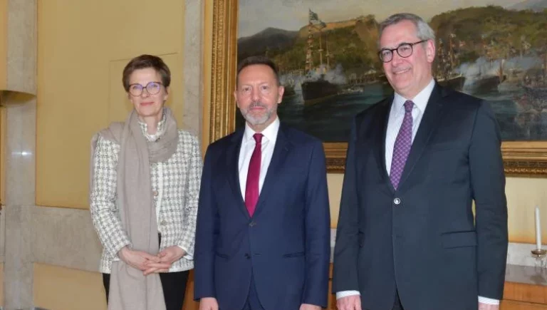 Συνάντηση Στουρνάρα με πρόεδρο SSM: Στο «τραπέζι» οι προοπτικές για τις ελληνικές τράπεζες