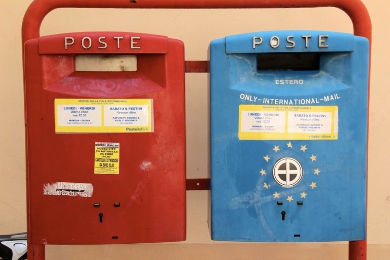 Ταχυδρομεία στην Ιταλία: Εξετάζεται να πωληθεί το 20% των Poste Italiane