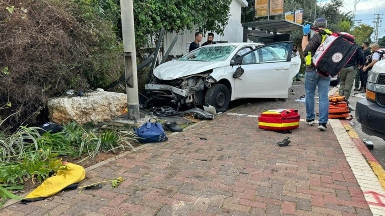 Τελ Αβίβ: Παλαιστίνιος μαχαίρωσε γυναίκα και έπεσε με αυτοκίνητο πάνω σε πλήθος – Μια νεκρή (tweets) upd