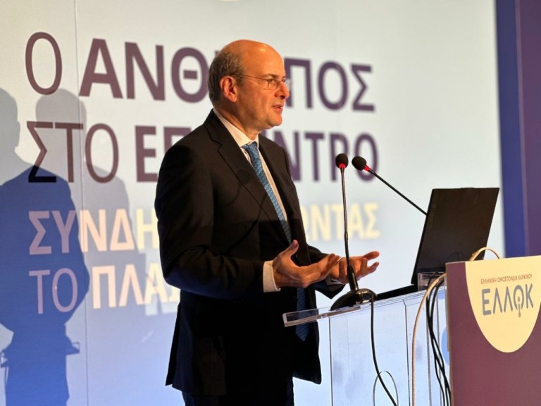 Χατζηδάκης: Ισότιμη πρόσβαση σε δάνεια και ασφάλειες ζωής για τους πρώην καρκινοπαθείς