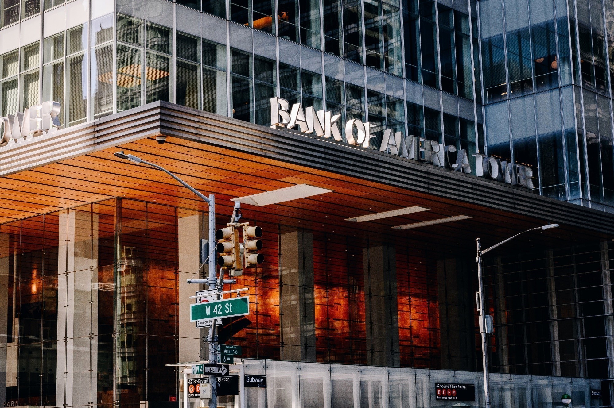 BofA: Iσχυρή η αμερικανική οικονομία – Προβλήματα για Ευρωζώνη και Κίνα (πίνακες)