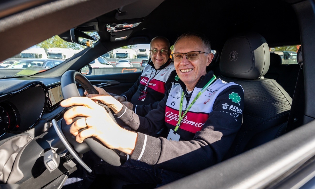 Η αποζημίωση του CEO της Stellantis, Carlos Tavares, αυξήθηκε κατά 56%, στα 36,5 εκατομμύρια ευρώ (pic)