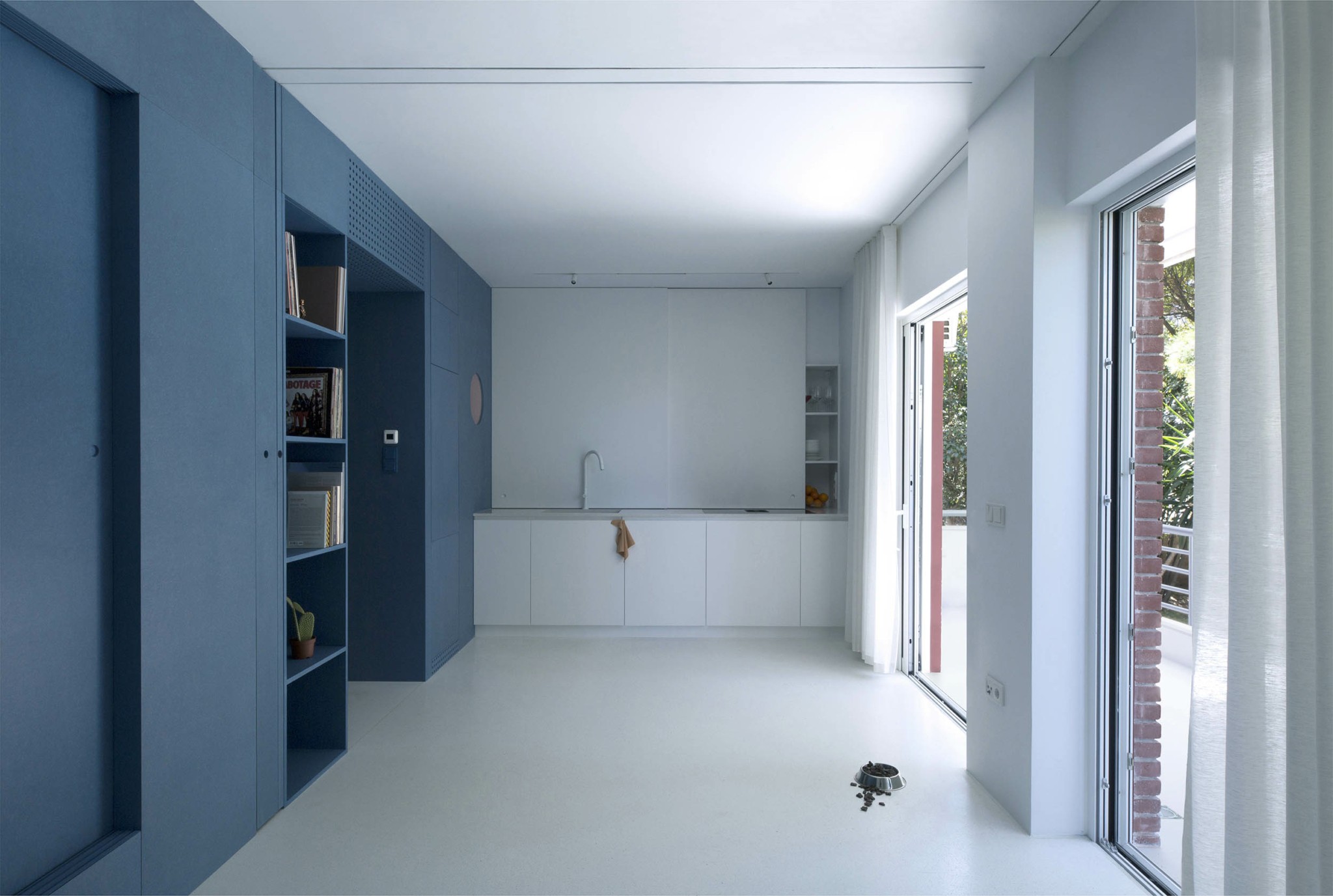 Πώς ένα διαμέρισμα 36 τ.μ. στη Βουλιαγμένη μεταμορφώθηκε και πήρε βραβείο interior design