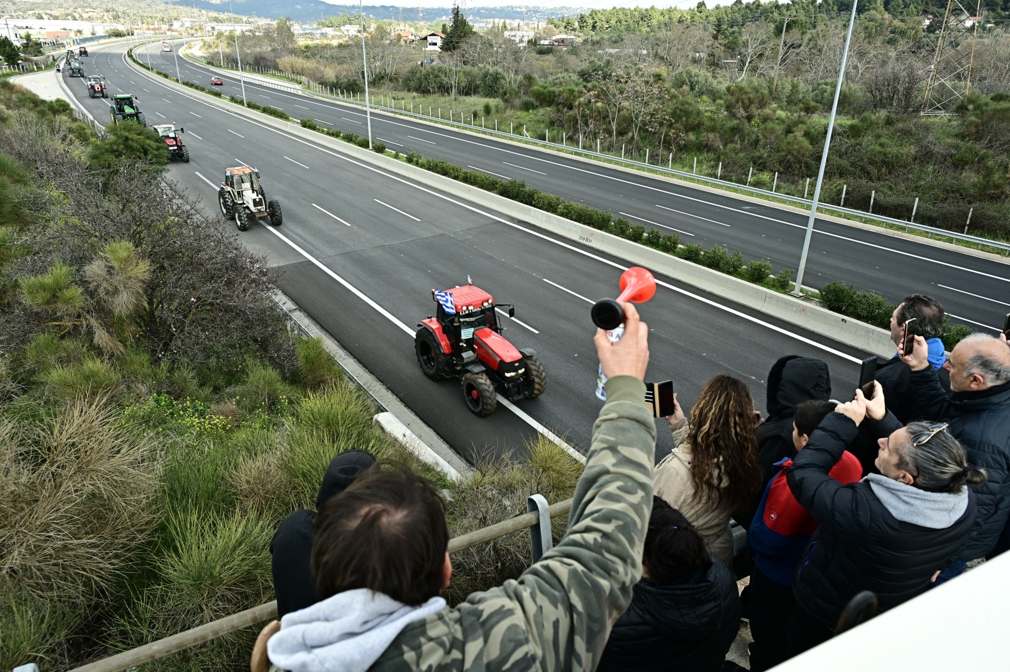 Αγρότες: Έφτασαν στην Αθήνα – Ποιους δρόμους κλείνει η ΕΛΑΣ (upd + vids)