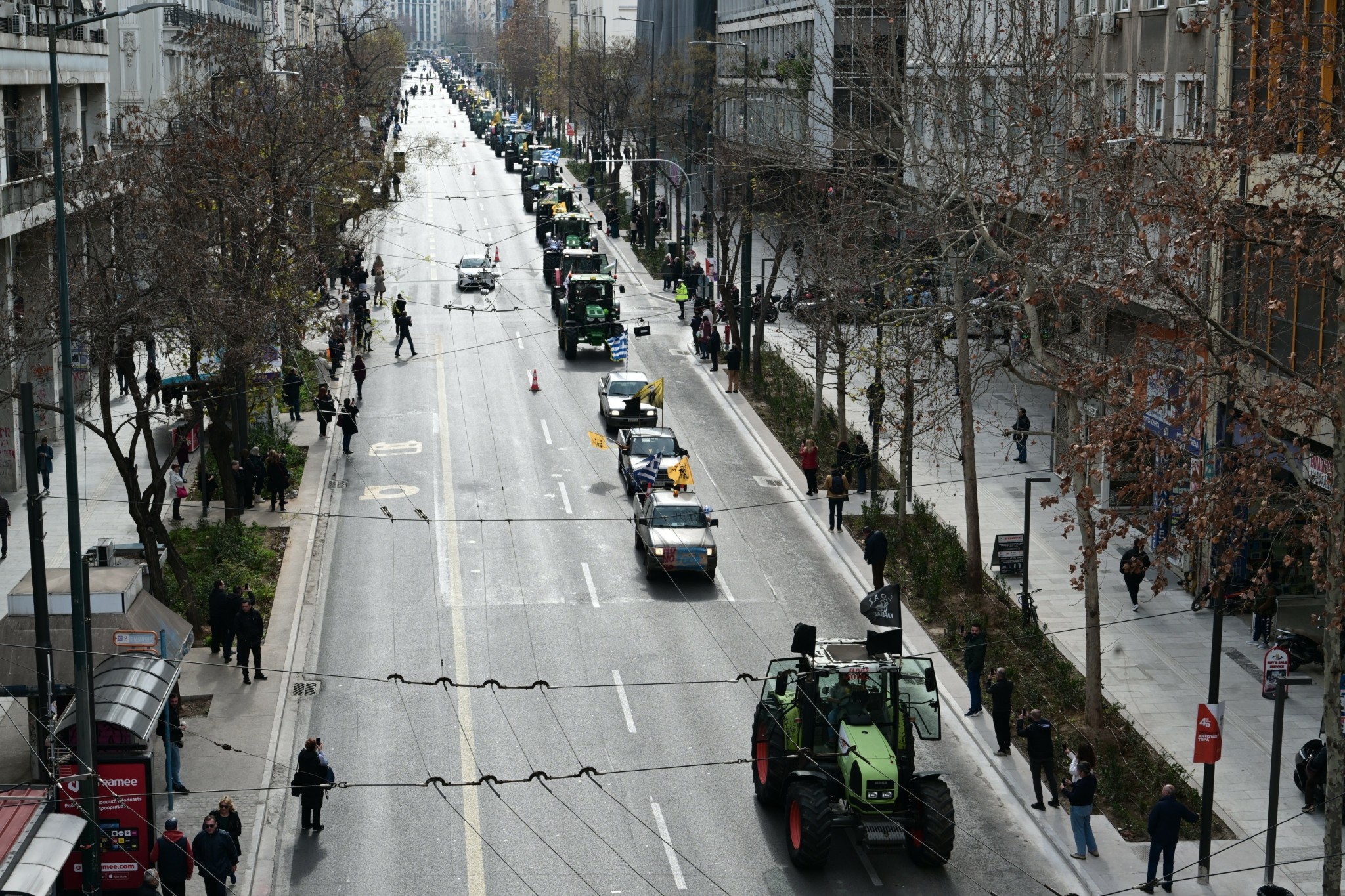 Έφυγαν τα τρακτέρ από την Αθήνα, άνοιξαν οι δρόμοι