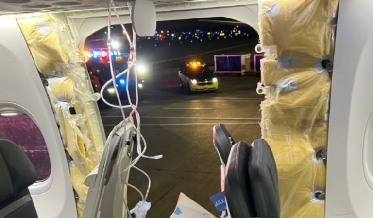 Έλειπαν μπουλόνια από την πόρτα του παραλίγο μοιραίου 737 Max 9 – Τι αναφέρει το προκαταρκτικό πόρισμα