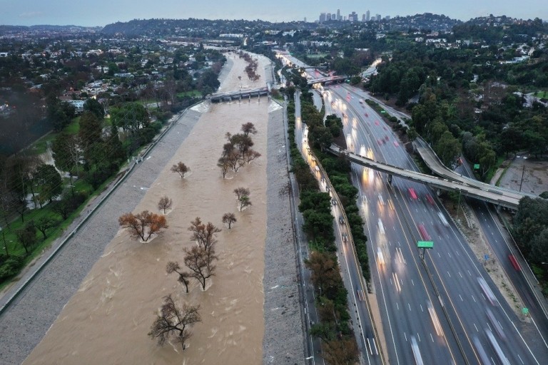 Τι είναι το «ατμοσφαιρικό ποτάμι» που «έπνιξε» την Καλιφόρνια (vid)