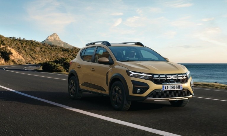 Το Dacia Sandero ξεκινάει το 2024 στην κορυφαία θέση των πωλήσεων. Η Tesla δυσκολεύεται