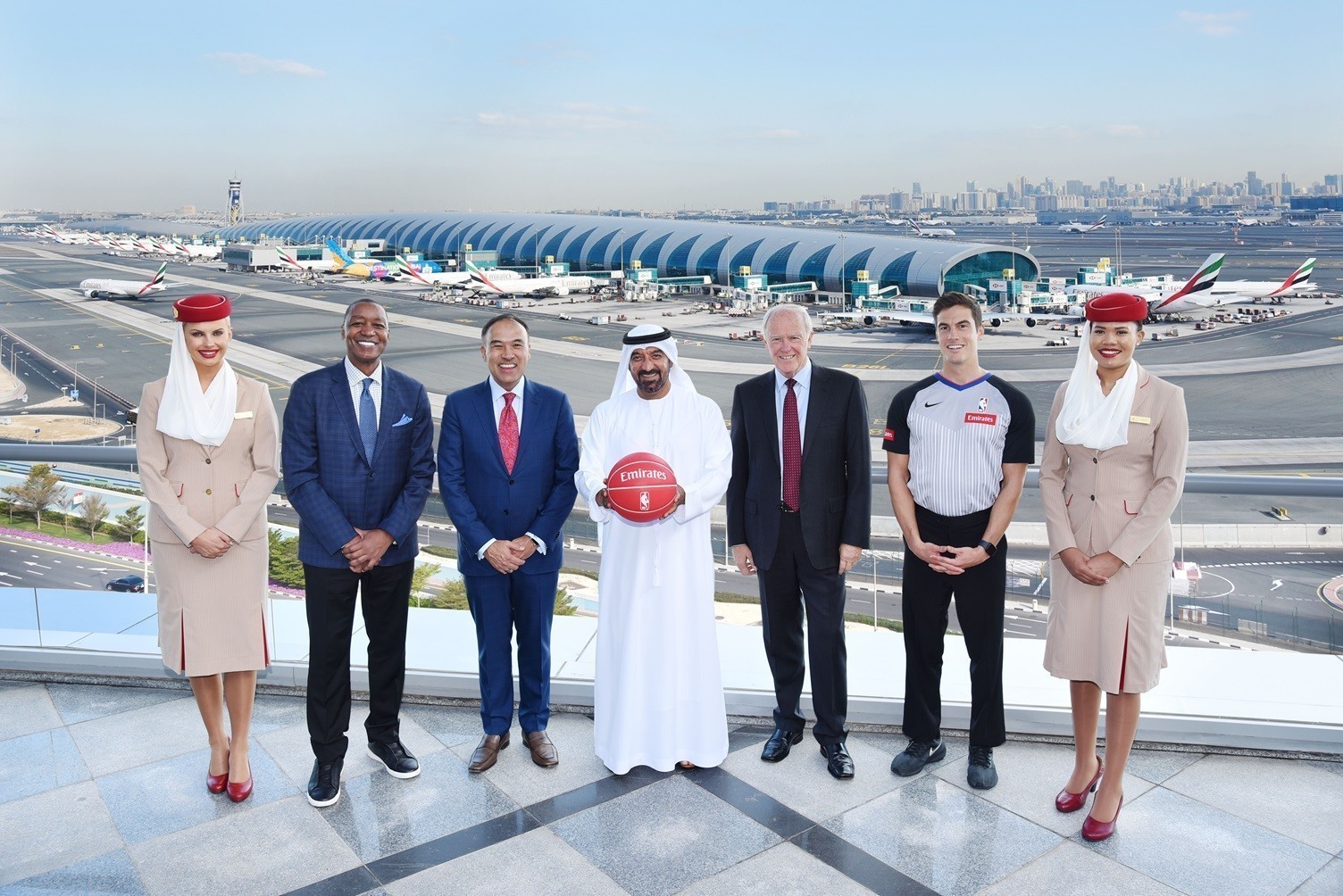 Emirates: Επίσημoς χορηγός του ΝΒΑ (pics)