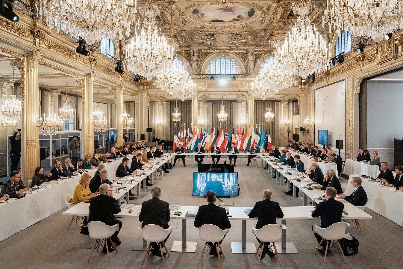 Ο Σολτς «αδειάζει» τον Μακρόν: Δεν επιτρέπεται η αποστολή στρατού στην Ουκρανία