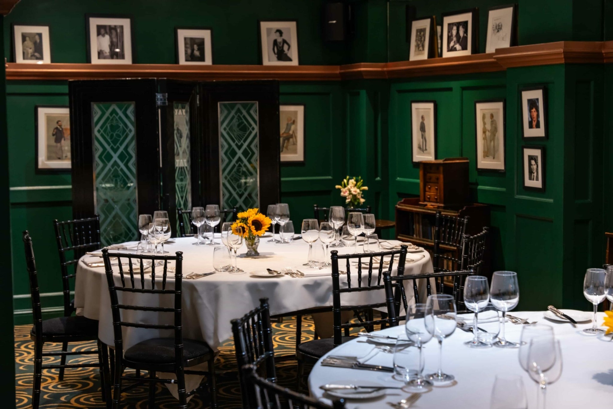L’Escargot: Η εμπειρία στο παλαιότερο γαλλικό εστιατόριο του Λονδίνου