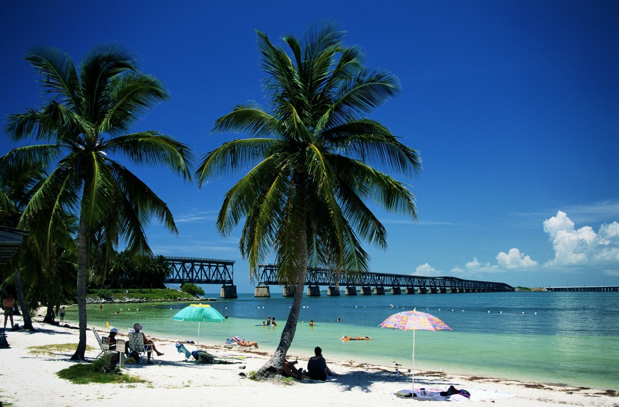 200 χιλιόμετρα πάνω από τον ωκεανό: Ο εντυπωσιακός «πλωτός» αυτοκινητόδρομος των ΗΠΑ