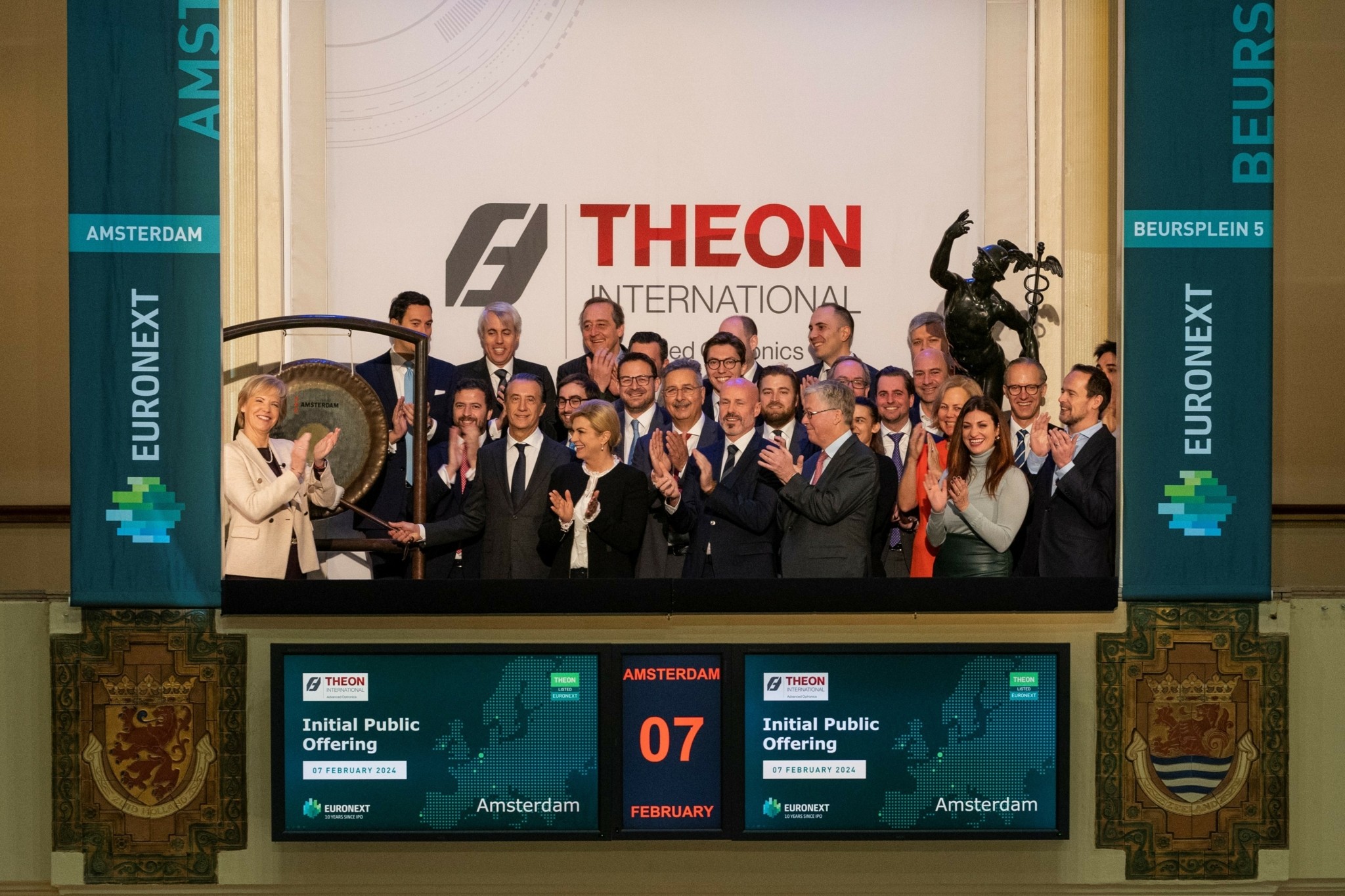 Η Theon International Plc εισήχθη στο Χρηματιστήριο Euronext του Άμστερνταμ με τελική τιμή 10 ευρώ/μετοχή