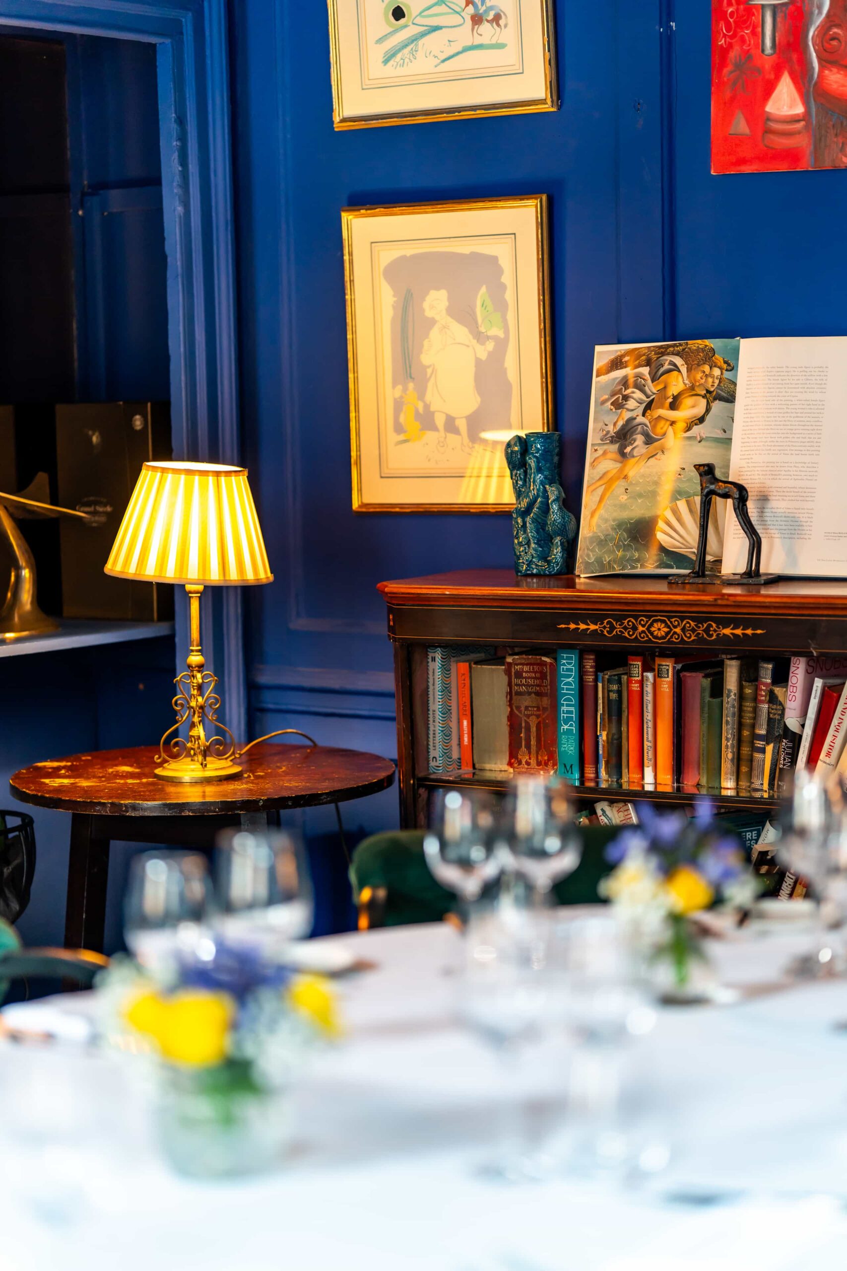 L’Escargot: Η εμπειρία στο παλαιότερο γαλλικό εστιατόριο του Λονδίνου