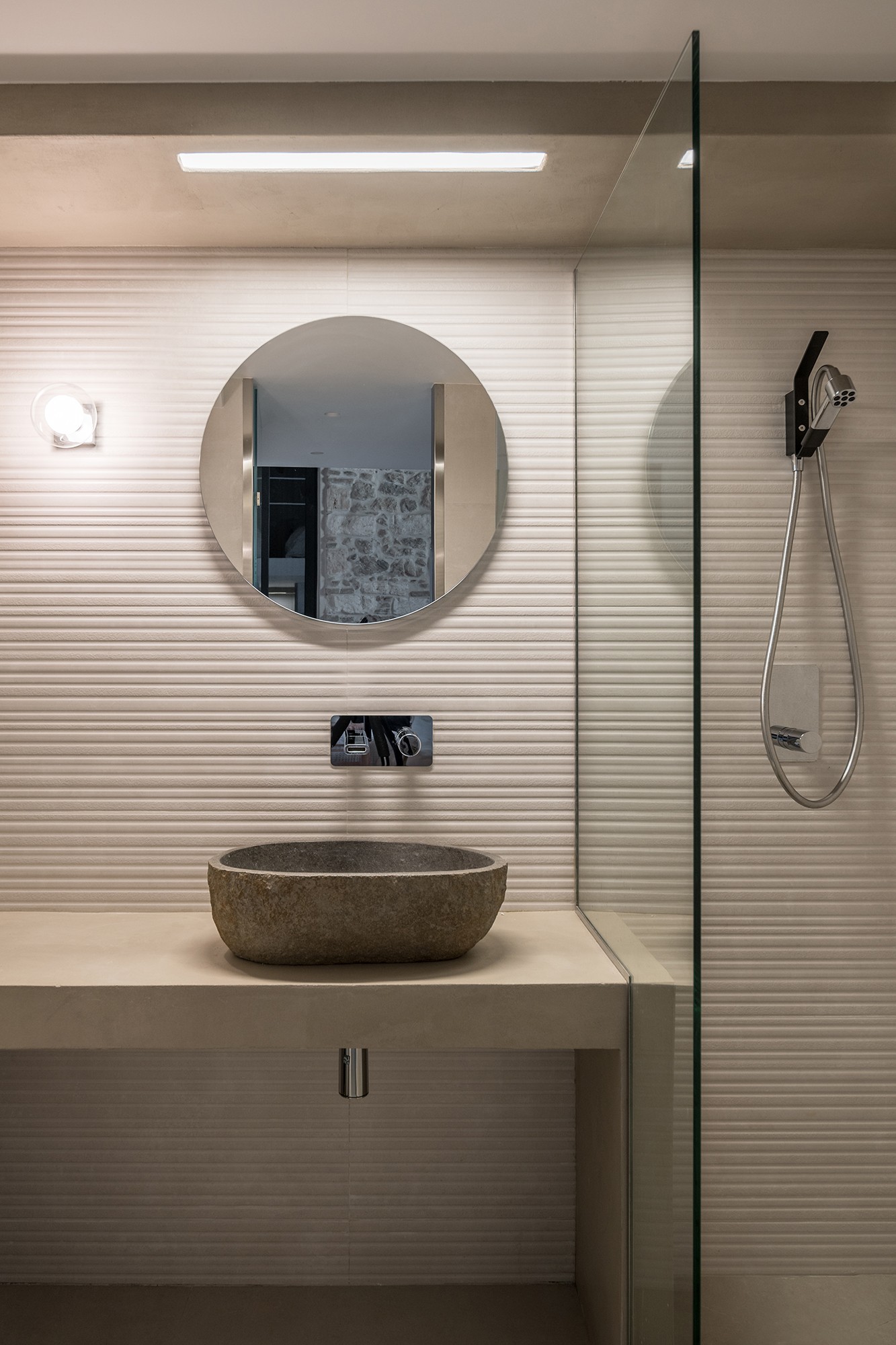 Πώς μια αποθήκη 35 τ.μ. του 1920 μετατράπηκε σε μια μοντέρνα κατοικία