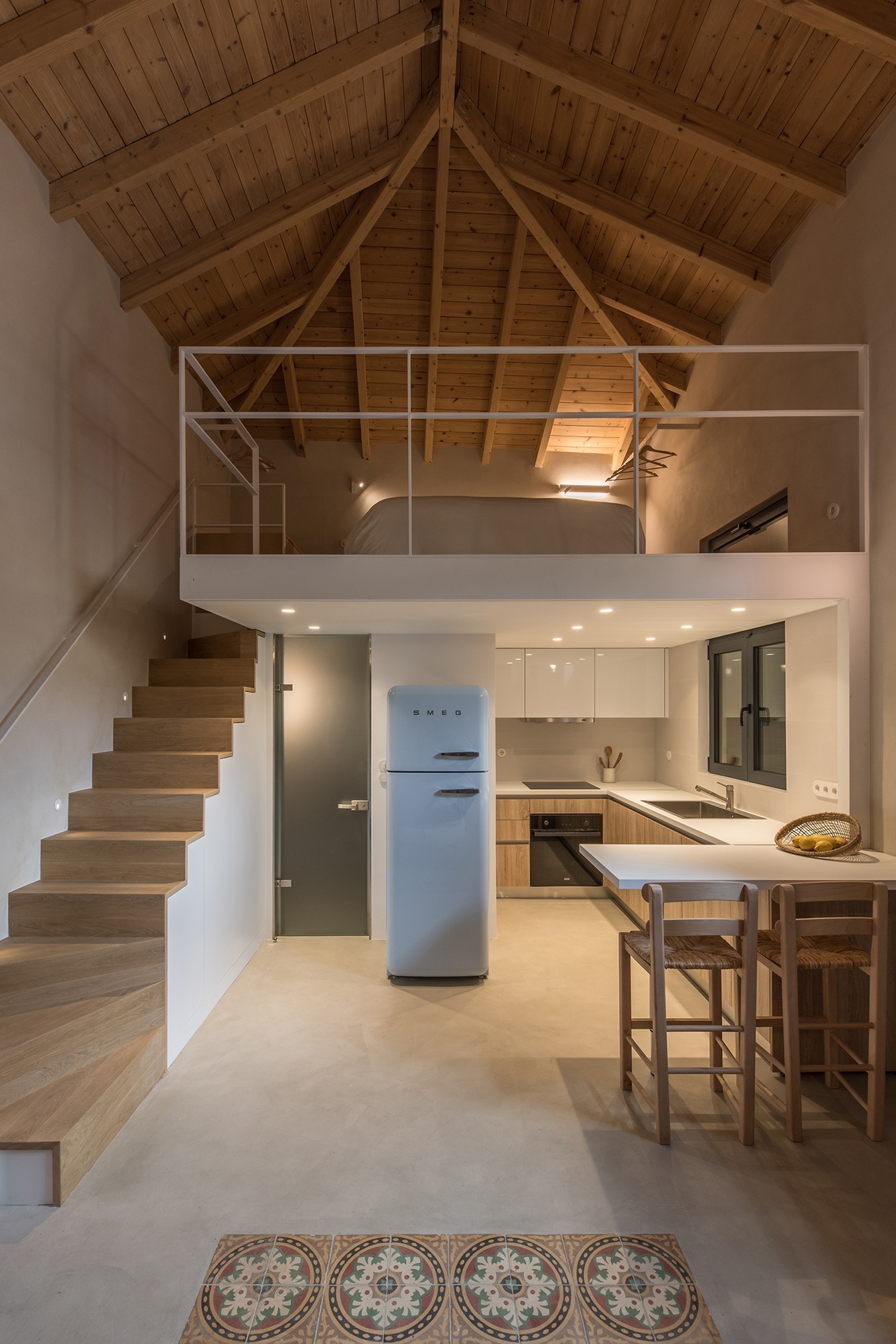 Πώς μια αποθήκη 35 τ.μ. του 1920 μετατράπηκε σε μια μοντέρνα κατοικία