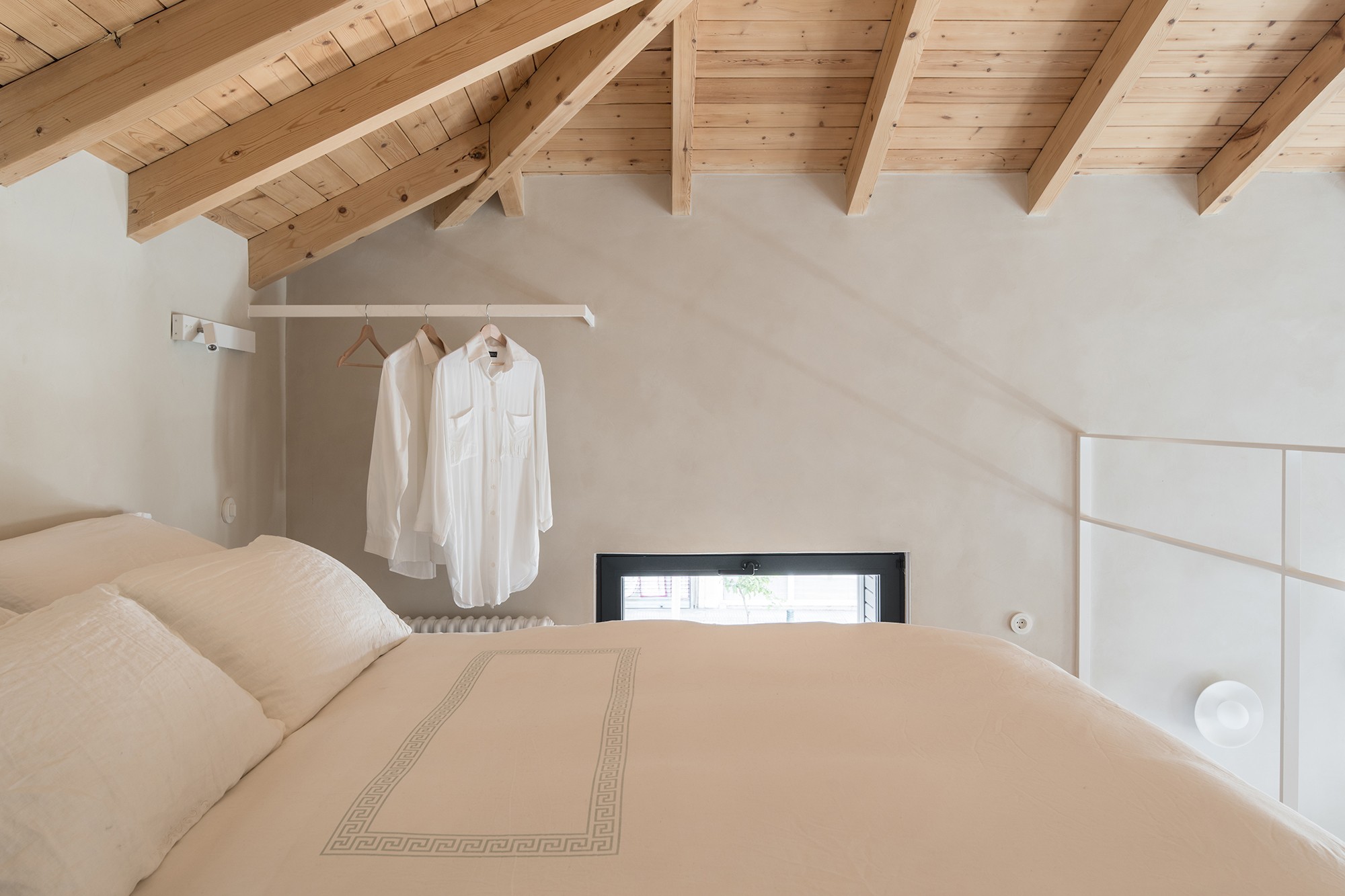 Πώς μια αποθήκη 35 τ.μ. του 1920 μετατράπηκε σε μια μοντέρνα κατοικία