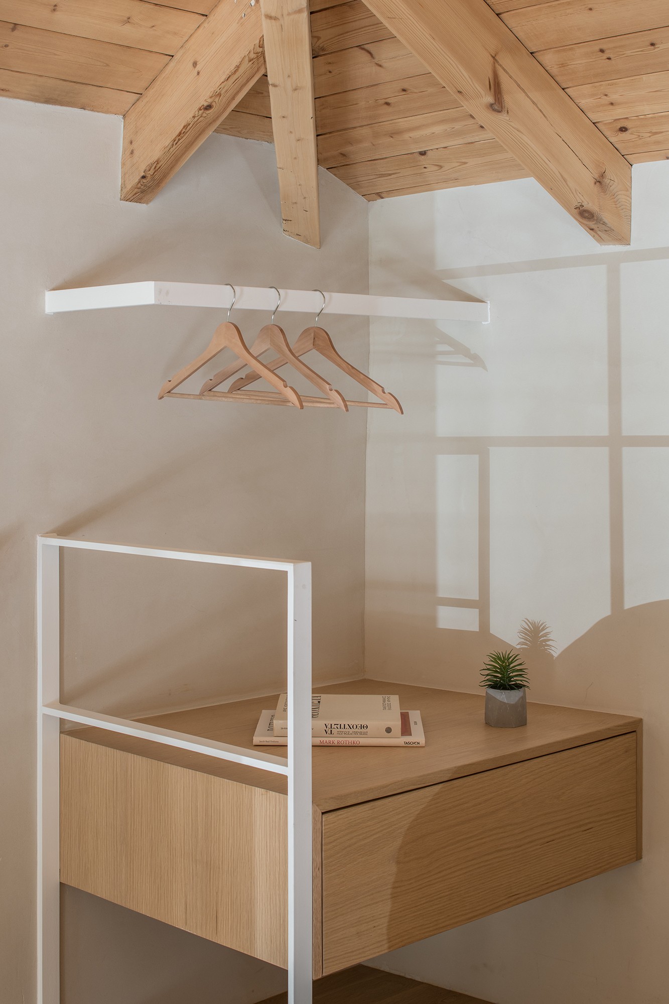 Πώς μια αποθήκη 35 τ.μ. του 1920 μετατράπηκε σε μια μοντέρνα κατοικία