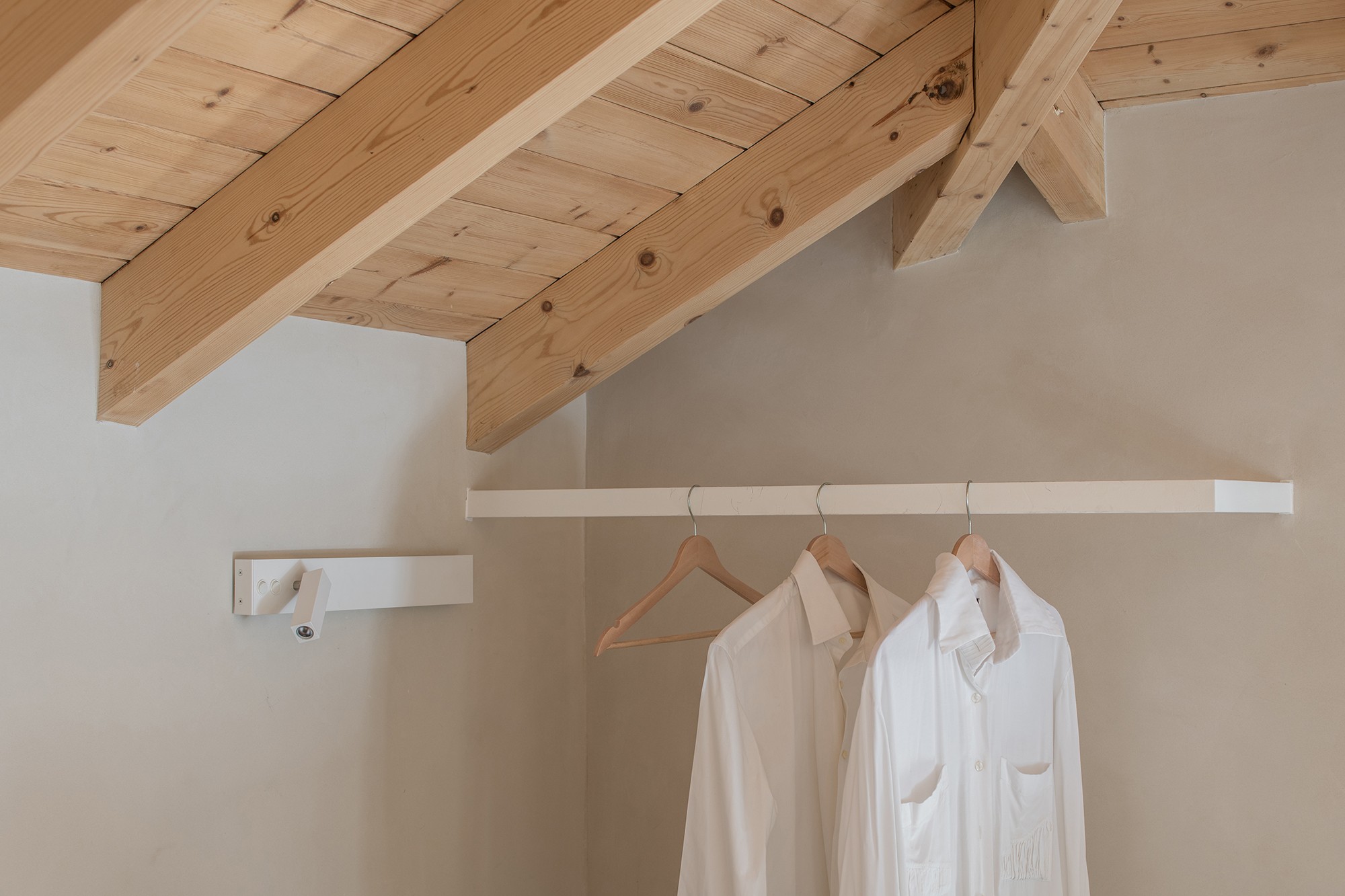 Πώς μια αποθήκη 35 τ.μ. του 1920 μετατράπηκε σε μια μοντέρνα κατοικία