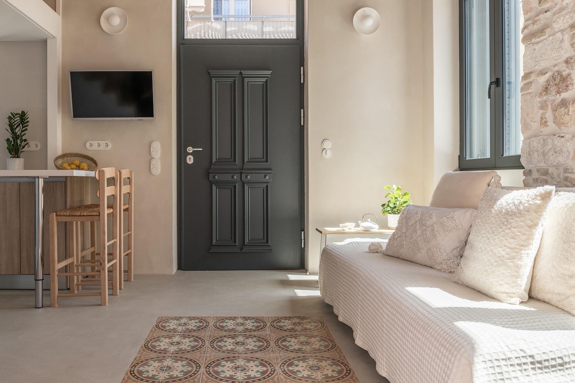 Πώς μια αποθήκη 35 τ.μ. του 1920 μετατράπηκε σε μια μοντέρνα κατοικία