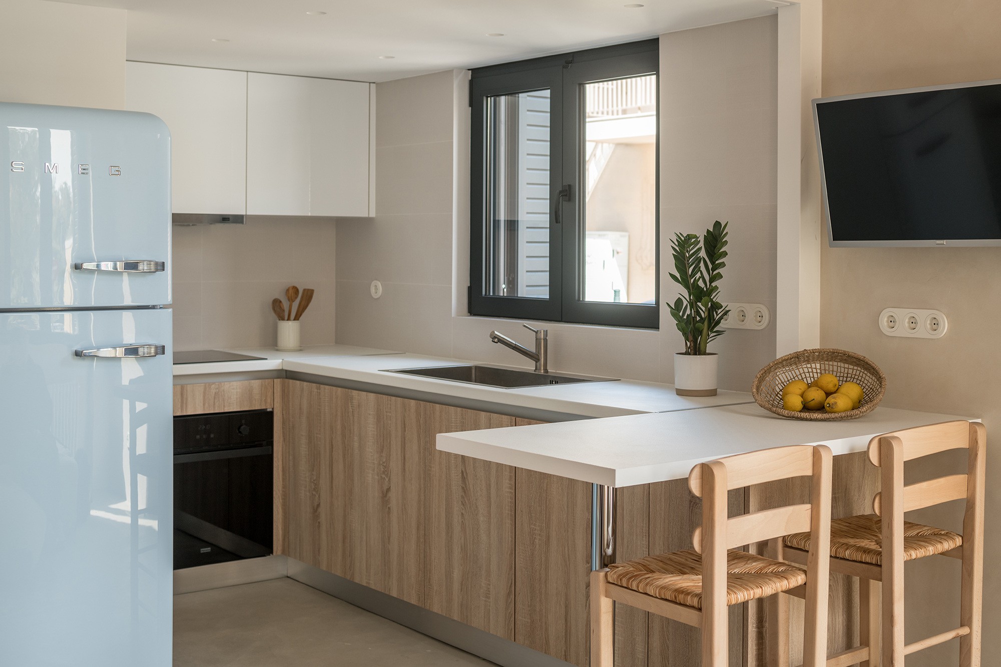 Πώς μια αποθήκη 35 τ.μ. του 1920 μετατράπηκε σε μια μοντέρνα κατοικία