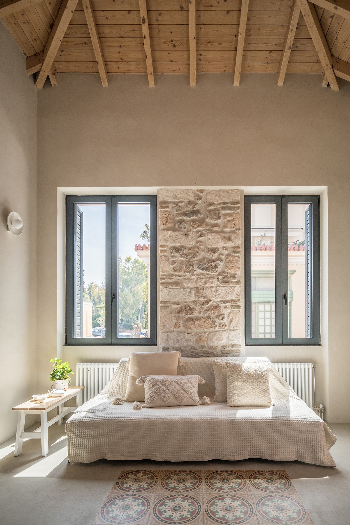 Πώς μια αποθήκη 35 τ.μ. του 1920 μετατράπηκε σε μια μοντέρνα κατοικία