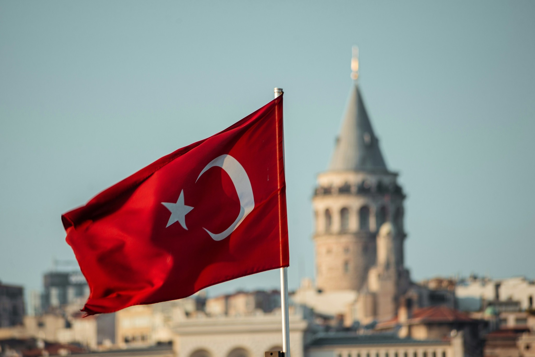 Τουρκία: Κρατά σταθερά τα επιτόκια με τον πληθωρισμό κοντά στο 70%
