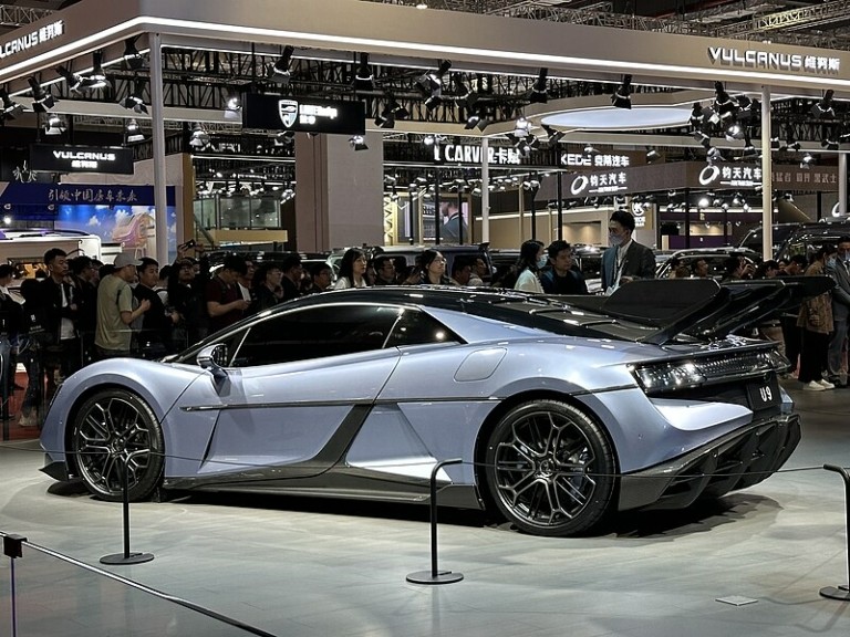 BYD: Ανταγωνίζεται Ferrari και Lamborghini με το ηλεκτρικό supercar των 233.450 δολαρίων