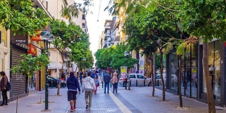 ΕΣΕΕ – Τζίρος λιανεμπορίου: Οι μικρές επιχειρήσεις πλήττονται, ο πληθωρισμός ακυρώνει την ανάπτυξη (διαγράμματα)