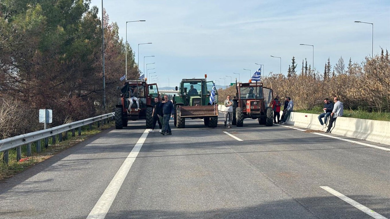 Μπλόκα αγροτών: Απέκλεισαν την εθνική στον Αλμυρό – Χωρίς παρακάμψεις λόγω Daniel (vids)
