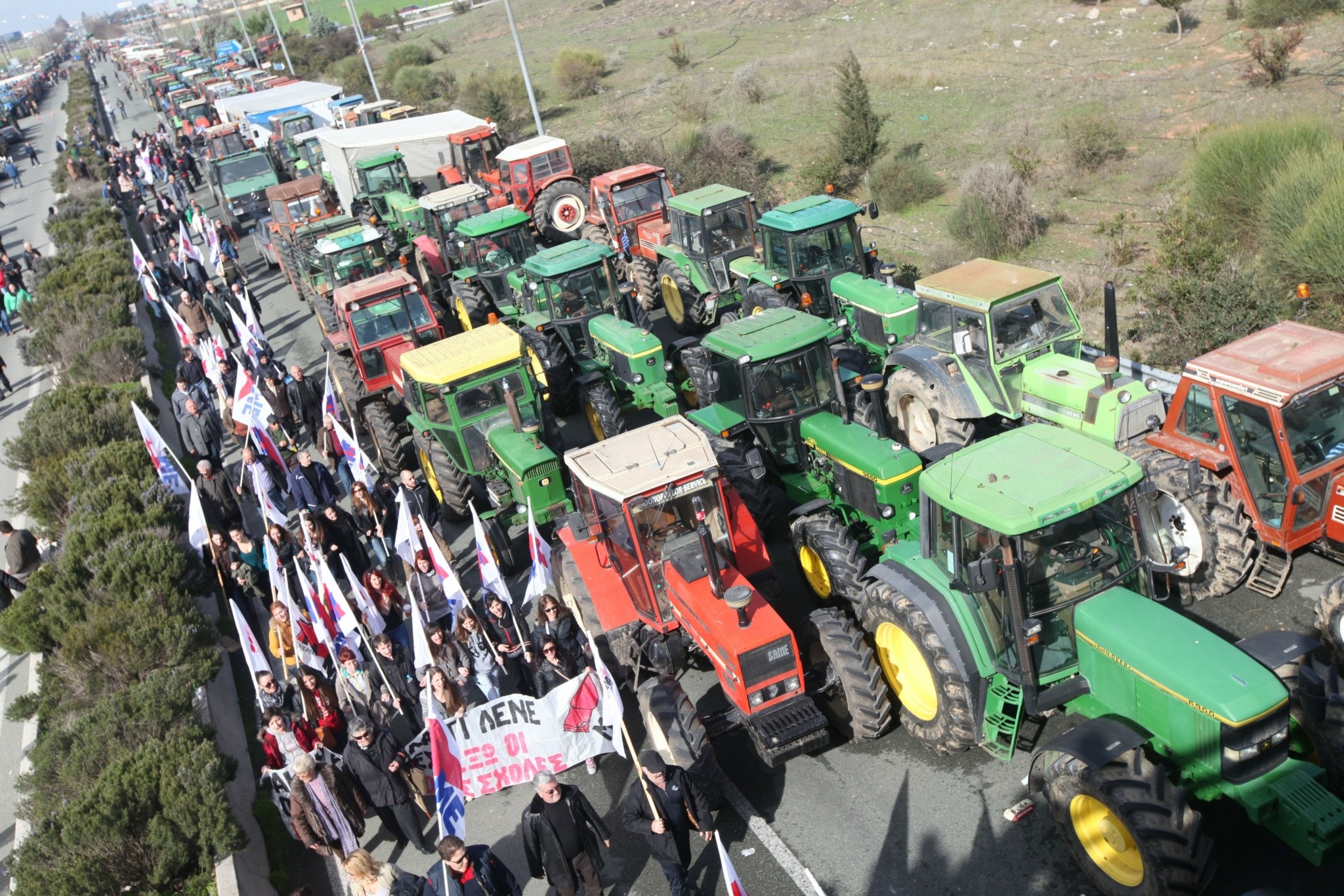 Αγρότες: Κλείνουν μέχρι το βράδυ την Εθνική Οδό Θεσσαλονίκης – Ν. Μουδανιών (upd)