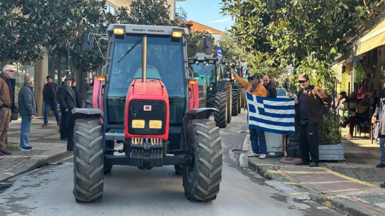 Αγρότες στα Φάρσαλα – Ξεκίνησε το μεγάλο συλλαλητήριο (vid)