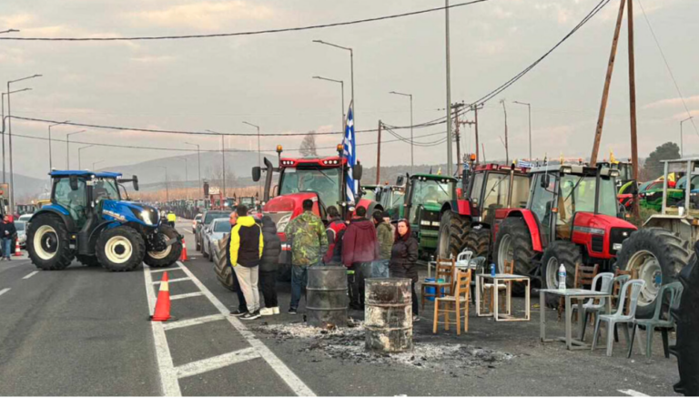 Καθ’ οδόν το κομβόι των τρακτέρ για Αθήνα – Κλείνουν οι δρόμοι μετά τις 12 (vids)