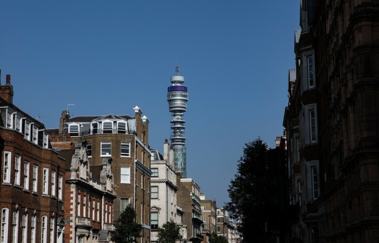 Αλλάζει χέρια ο εμβληματικός Πύργος της BT στο Λονδίνο – Τι περιλαμβάνει το deal των £275 εκατ.