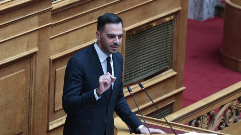 ΠΑΣΟΚ: Αιφνιδιασμός και αμηχανία για την παρουσία Χριστοδουλάκη στην εκδήλωση Τεμπονέρα