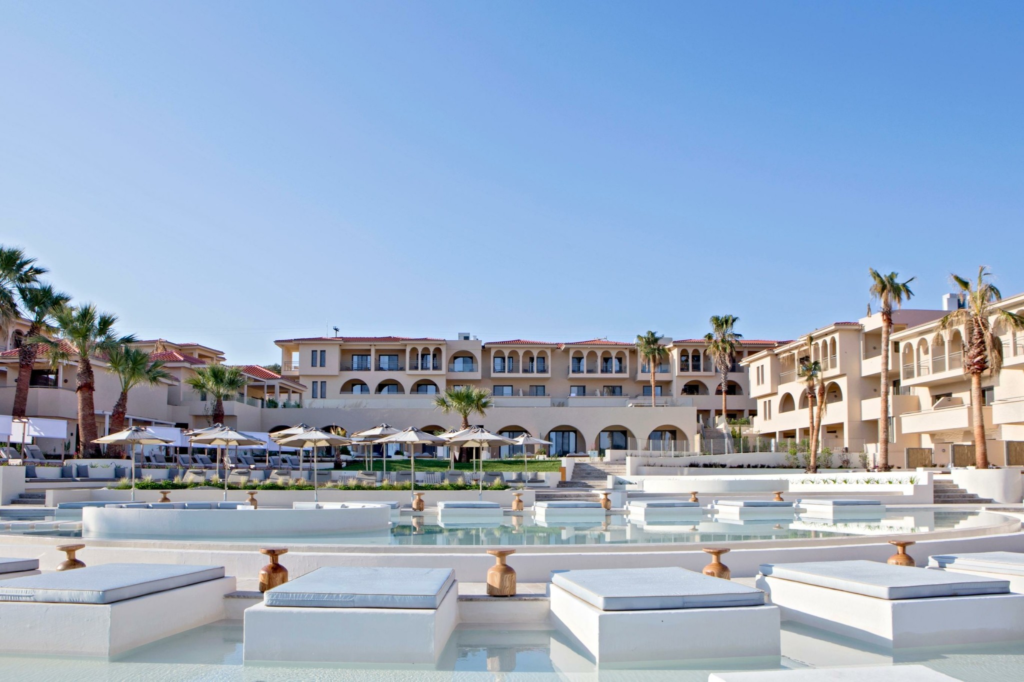 Στη SWOT Hospitality η διαχείριση του 5άστερου Cora Hotel & Spa – Συμφωνία με Bain Capital (pic)