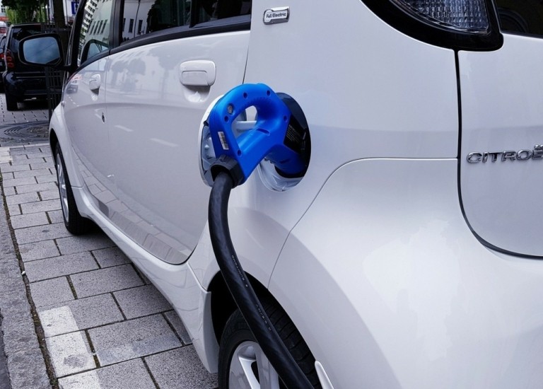 Ηλεκτρικά αυτοκίνητα: Πιθανή μία αύξηση στην επιδότηση για την Ελλάδα