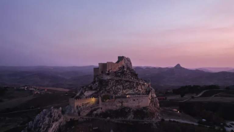 Αγόρασαν ετοιμόρροπα σπίτια για €1 και ξόδεψαν χιλιάδες για ανακαίνιση – Άξιζε η επένδυση; (pics)