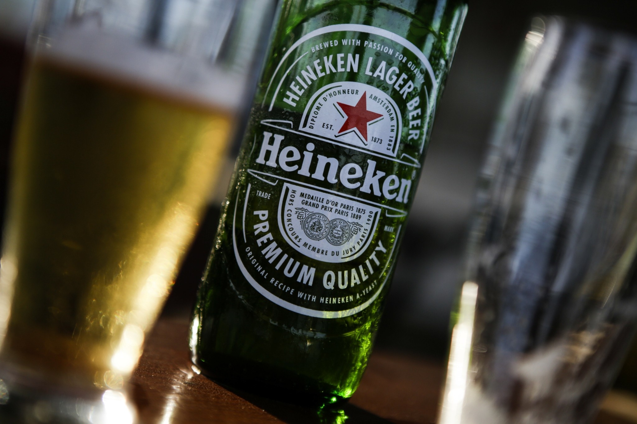 Heineken: Σε συμπληγάδες η ζήτηση μπύρας – Πτώση 6,5% στη μετοχή