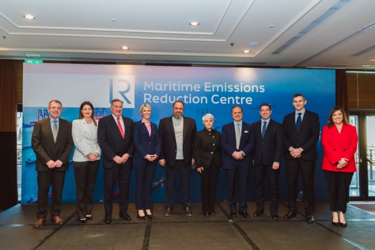 Ο Lloyd’s Register και 5 κολοσσοί της ελληνικής ναυτιλίας ιδρύουν το Ναυτιλιακό Κέντρο Μείωσης Εκπομπών Αέριων Ρύπων (pic)
